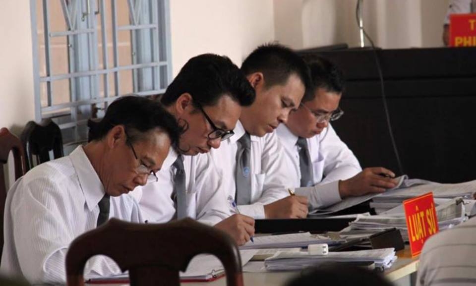 vu nhan vien cong ty long son danh nguoi co dau hieu bo sot toi pham