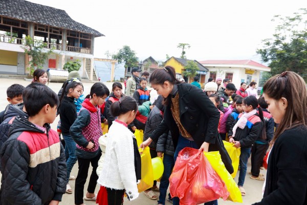 bi anti fan to mua giai mau thuy thang than dap tra chi mua het giai phu roi nha