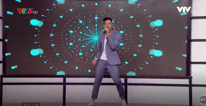 clip trong hieu quen keo khoa quan khi bieu dien tren truyen hinh gay xon xao mang xa hoi