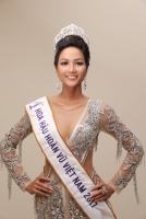 top 5 hoa hau hoan vu 2017 bui thanh hang gia ng duo ng la san kha u ma mi nh dam me nha t