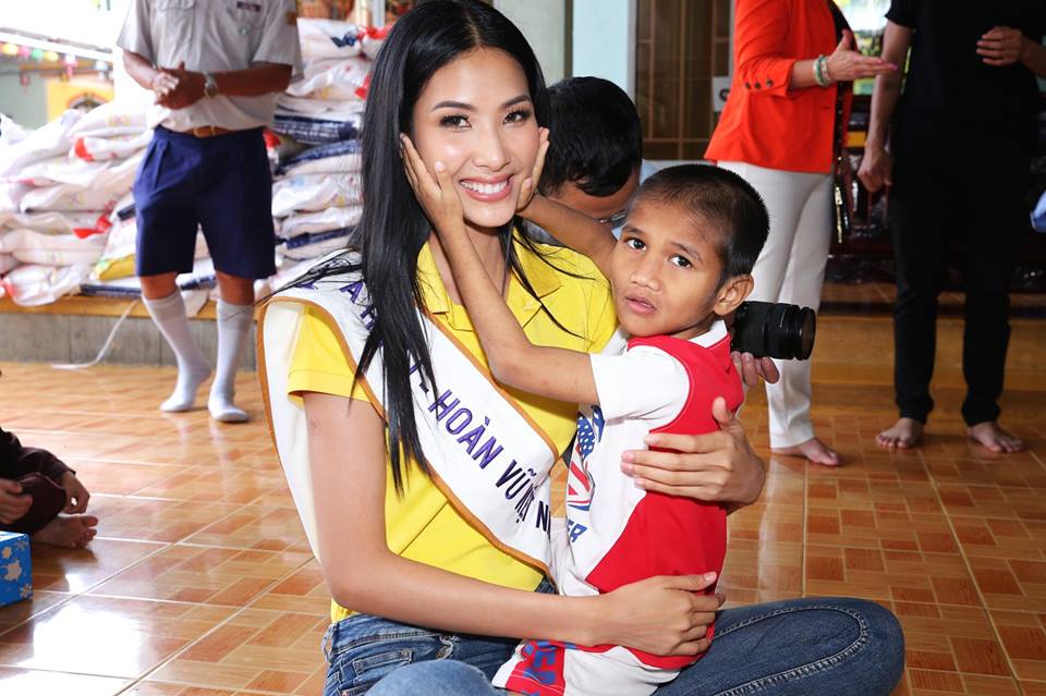 tuoi tho bi mia mai nha ngheo khong lo kiem tien ma con di hoc cua a hau hoang thuy