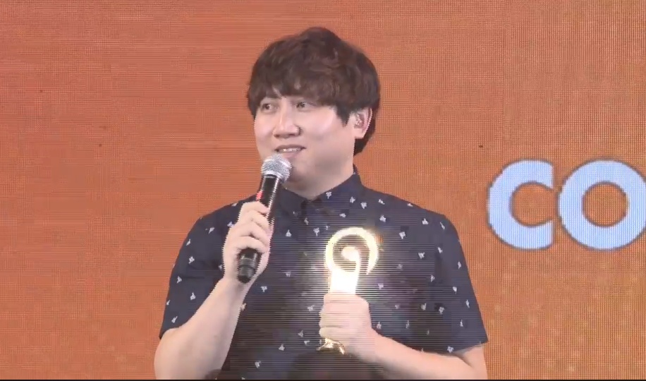 bo doi bao anh mr siro nam tay nhau thang lon tai pop award 2017