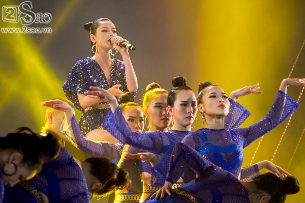 hat live chenh pho chi pu van gianh giai ca si dot pha cua nam