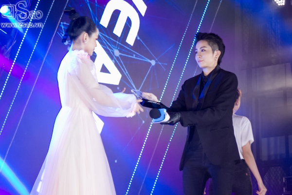 hat live chenh pho chi pu van gianh giai ca si dot pha cua nam