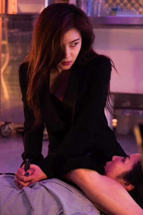 ha ji won huy lich trinh ra mat phim manhunt cua ngo vu sam de lo dam tang cho em trai