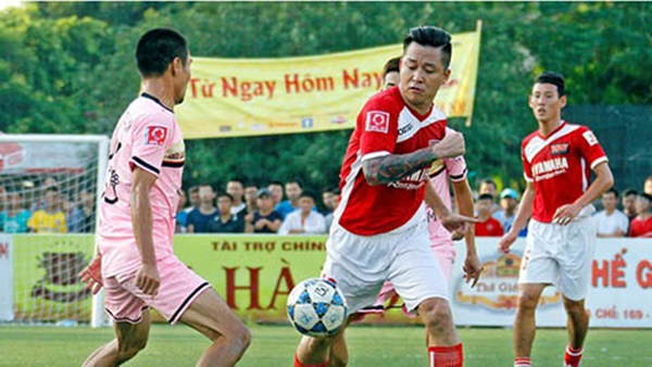 khi my nam showbiz viet dien quan dui ao so ra san chat phat ngat chang kem canh u23 viet nam
