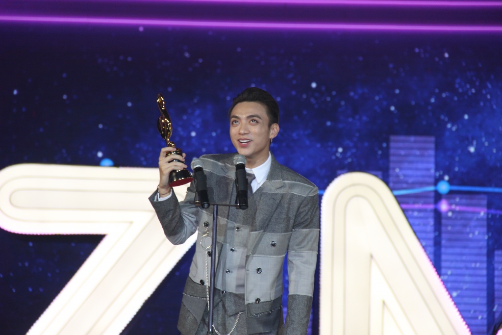 vi sao soobin hoang son min va erik thang lon tai zing music awards
