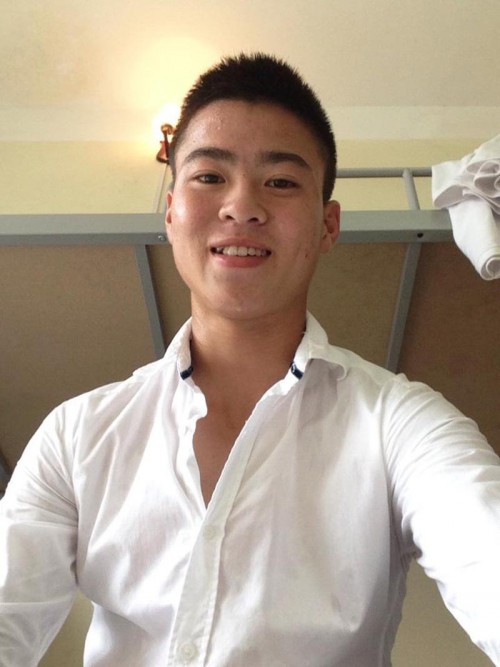ngoai hong duy ban mat na u23 viet nam con co nguoi hung duy manh ban quan ao ngu cho cac chi em