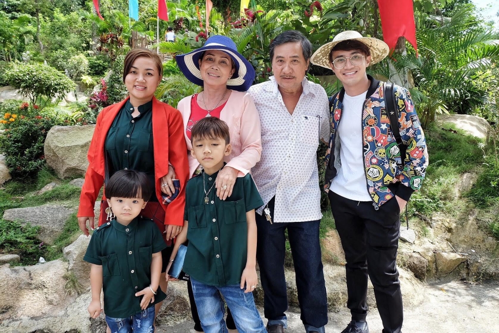 huynh lap mung 2 tet tung di danh lon nen bi bam dap te tua