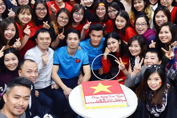 a hau thanh thanh tu noi gi ve hanh dong chong tay len dui thu mon bui tien dung