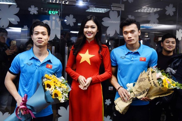a hau thanh thanh tu noi gi ve hanh dong chong tay len dui thu mon bui tien dung