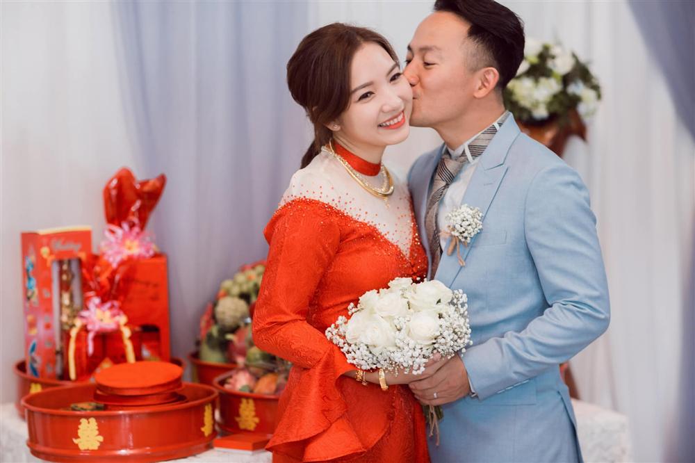 than con chay can doi the ma vua lay vo tien dat da bi phuong thanh trach moc cuoi xong quen toi luon