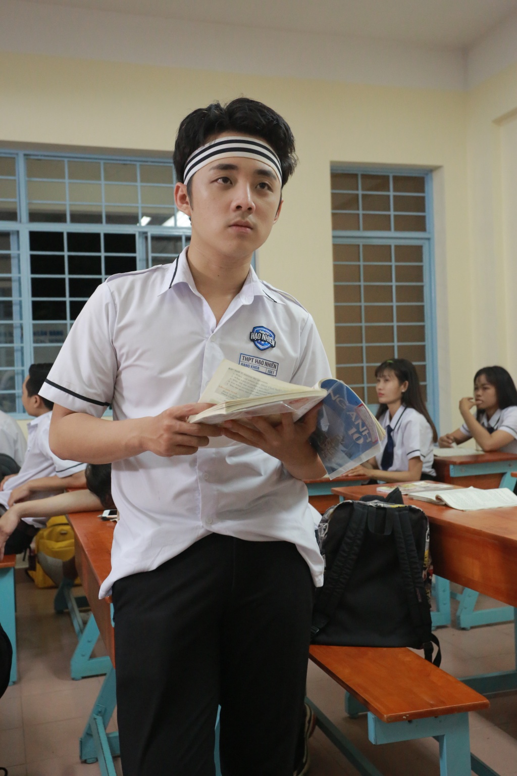 him pham tiet lo canh quay hack nao nhat trong phim e nho lop truong