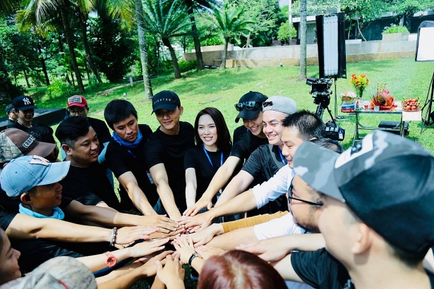 Ngắm vẻ đẹp không tì vết của Mỹ Tâm trong hậu trường phim 'Chị trợ lý của anh' ngam ve dep khong ti vet cua my tam trong hau truong phim chi tro ly cua anh