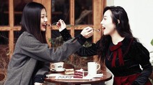 Những cô gái trong thành phố: Bộ ảnh 'tình bể bình' ngoài đời của Trúc - Mai