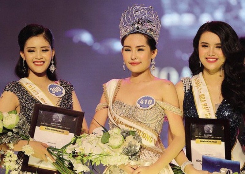 Ai cho phép Ngân Anh đeo dải băng hai chữ 'Việt Nam' đi thi quốc tế? ai cho phep ngan anh deo dai bang hai chu viet nam di thi quoc te