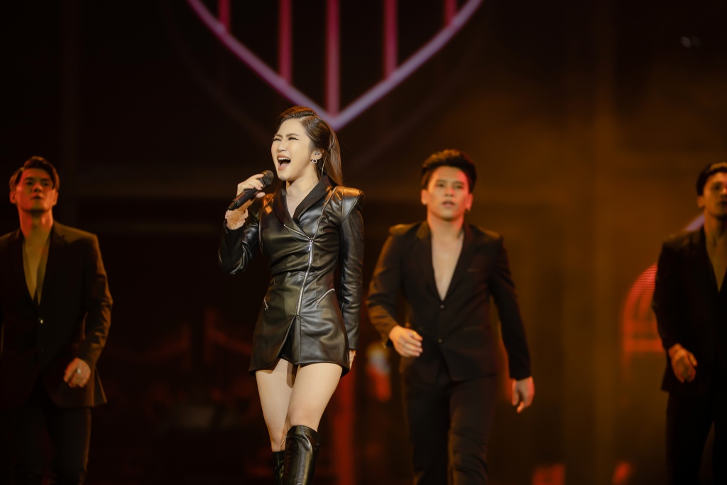 Lộ hàng loạt bí mật trong liveshow đầu tiên của Hương Tràm lo hang loat bi mat trong liveshow dau tien cua huong tram