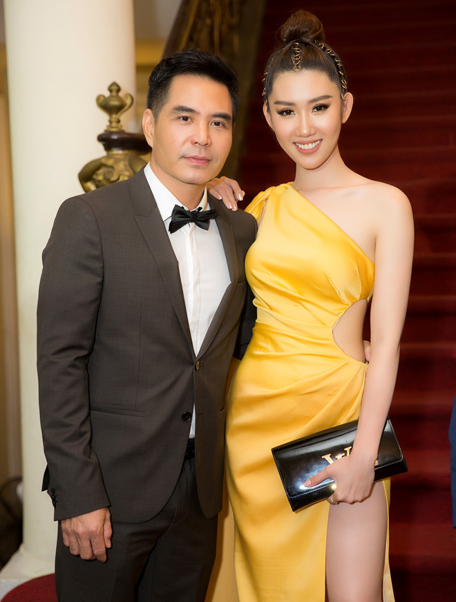 thuy ngan bi mat tui xach hieu hang chuc trieu dong o le trao giai