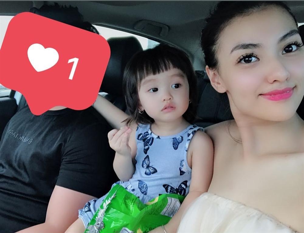 khoe nhan kim cuong 500 trieu bo con gai tang hong que tu nhu cung bo cong de dau
