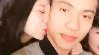ca si hat o quan bar tu tim cach song chung voi lu