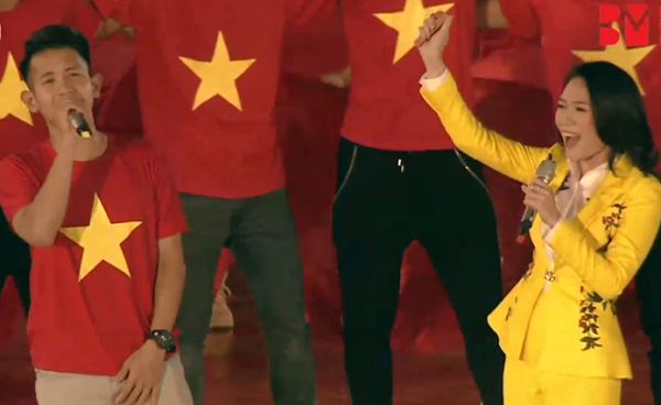 sieu dang yeu cong phuong boc me duy pinky di giao luu van mang theo son moi