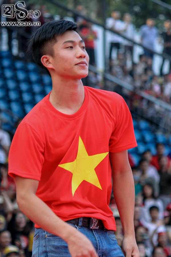 sieu dang yeu cong phuong boc me duy pinky di giao luu van mang theo son moi