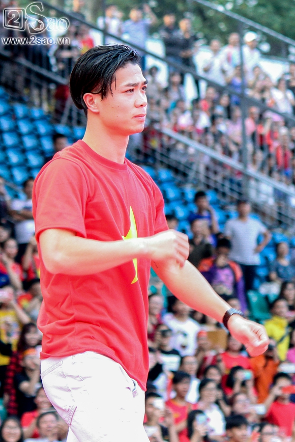 sieu dang yeu cong phuong boc me duy pinky di giao luu van mang theo son moi