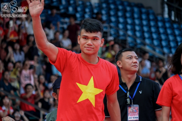 sieu dang yeu cong phuong boc me duy pinky di giao luu van mang theo son moi