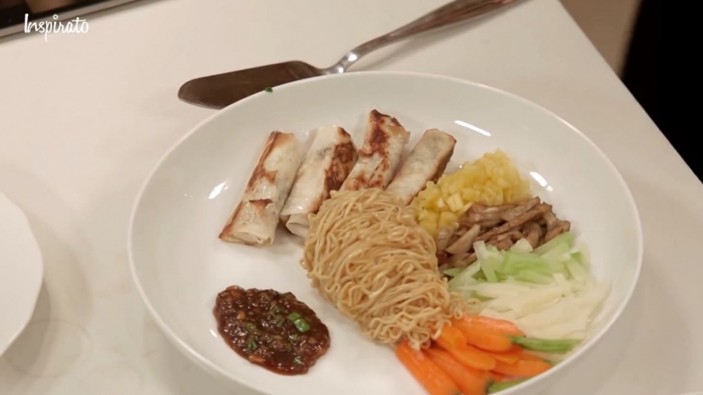 my nhan vao bep tap 61 salad mi tron ca mon an bo duong nhung khong map trong ngay tet