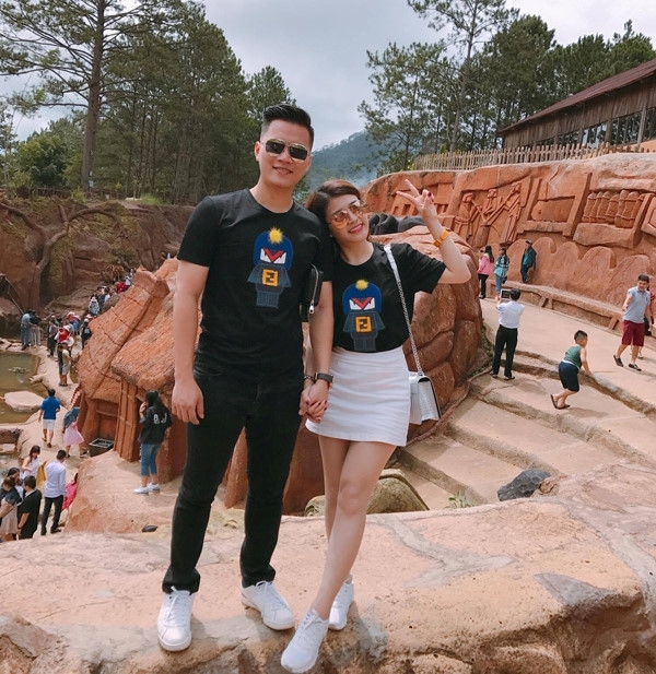 a quan the voice to ny to chuc le cuoi voi ban trai phi cong