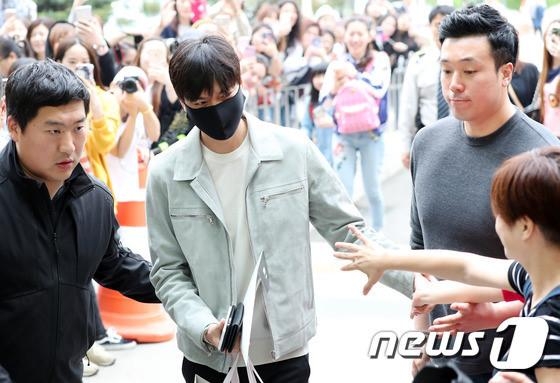 Bị nói cố tình chia tay để bí mật hẹn hò, Lee Min Ho nhanh chóng lên tiếng bi noi co tinh chia tay de bi mat hen ho lee min ho nhanh chong len tieng 78945