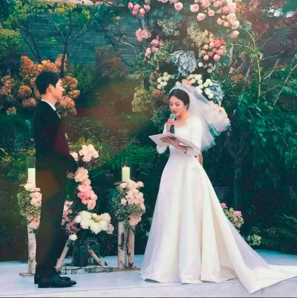 hanh trinh 100 ngay ve chung nha day ngot ngao cua song joong ki va song hye kyo