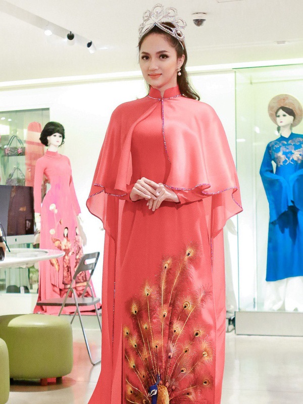 vuong mien hoa hau hoan vu co gi tuyet tac khien my nhan viet thi nhau dung hang nhai