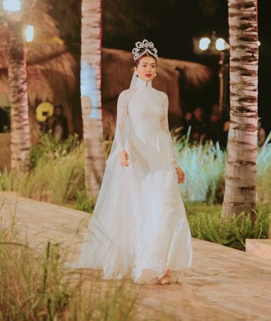 vuong mien hoa hau hoan vu co gi tuyet tac khien my nhan viet thi nhau dung hang nhai