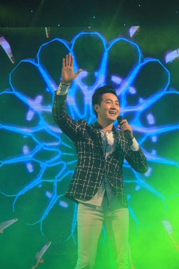 dep trai hat hay nhung lien tuc bi da cuoc song cua nguyen phi hung o tuoi 40 ra sao