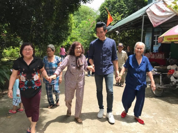 dep trai hat hay nhung lien tuc bi da cuoc song cua nguyen phi hung o tuoi 40 ra sao