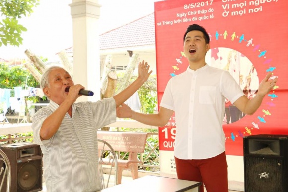 dep trai hat hay nhung lien tuc bi da cuoc song cua nguyen phi hung o tuoi 40 ra sao