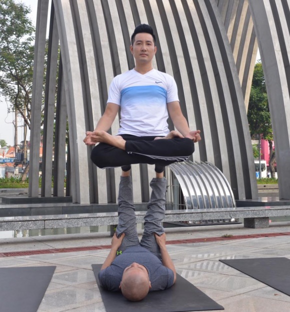 dep trai hat hay nhung lien tuc bi da cuoc song cua nguyen phi hung o tuoi 40 ra sao
