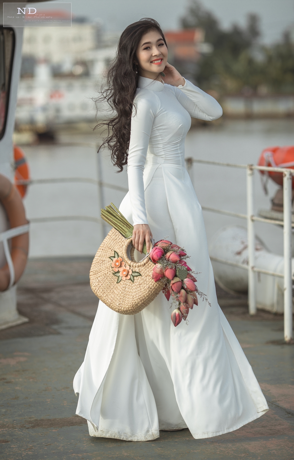 me man nhan sac cua hoa khoi thanh lich sa dec trong ta ao dai don xuan