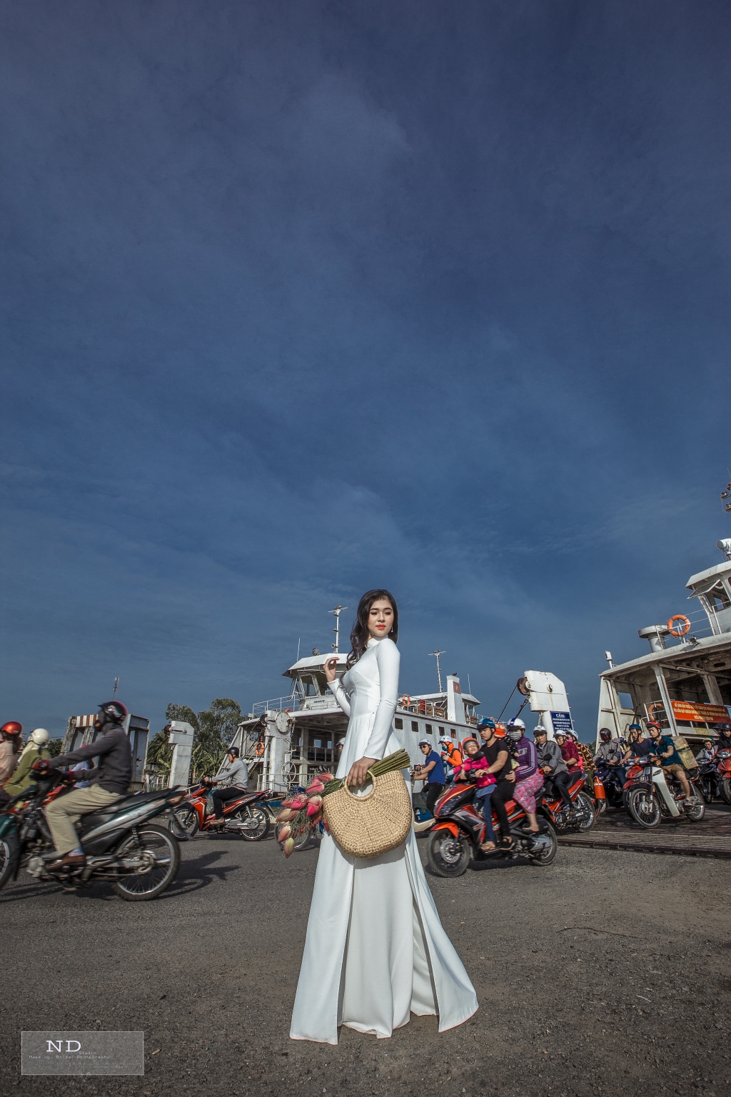 me man nhan sac cua hoa khoi thanh lich sa dec trong ta ao dai don xuan