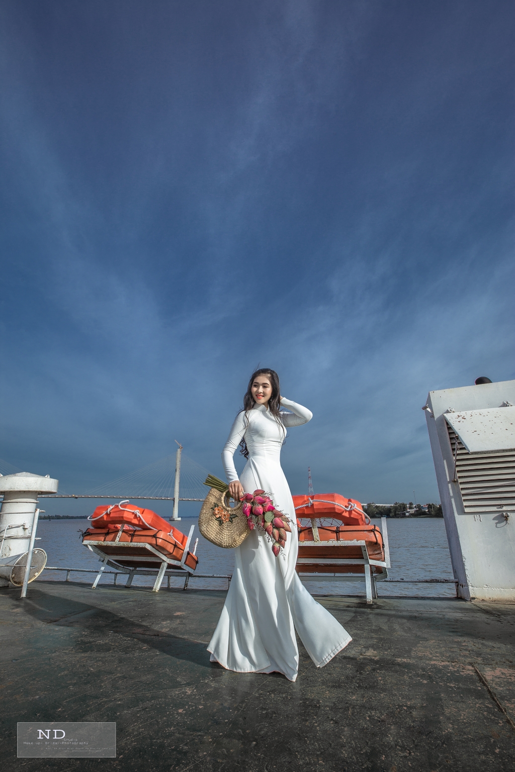 me man nhan sac cua hoa khoi thanh lich sa dec trong ta ao dai don xuan