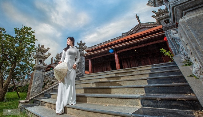 me man nhan sac cua hoa khoi thanh lich sa dec trong ta ao dai don xuan