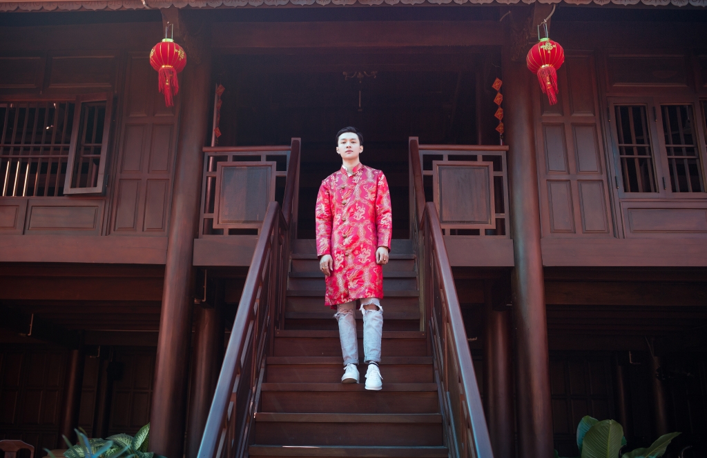 hot boy pho nui hoang minh dien trai dien ao dai don xuan mau tuat