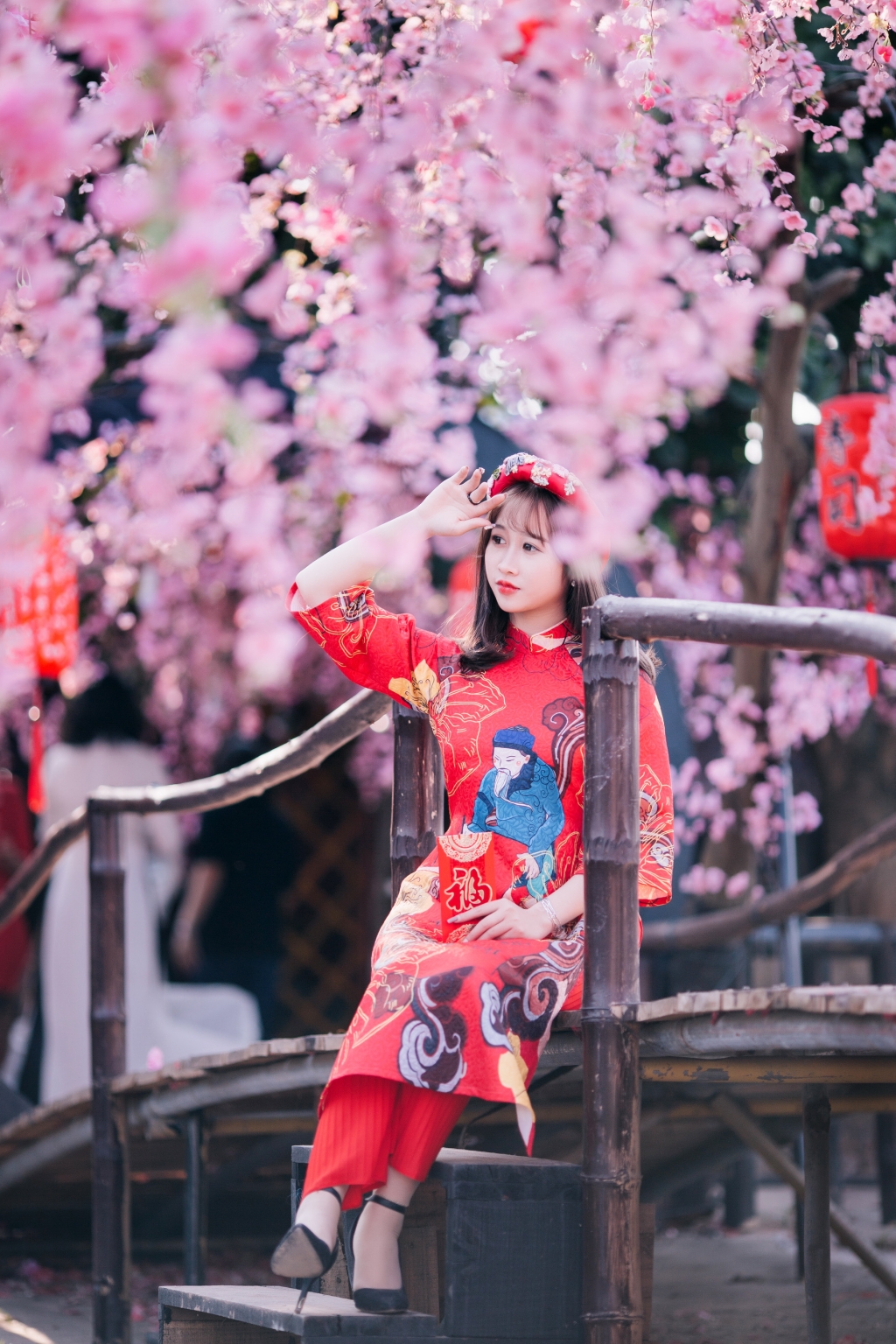 nu sinh bac giang tuoi tre trong ta ao dai do tham chao don xuan sang