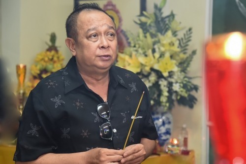 nghe si viet nghe n nga o den vieng dien vien nguyen hau nga y cuo i cung