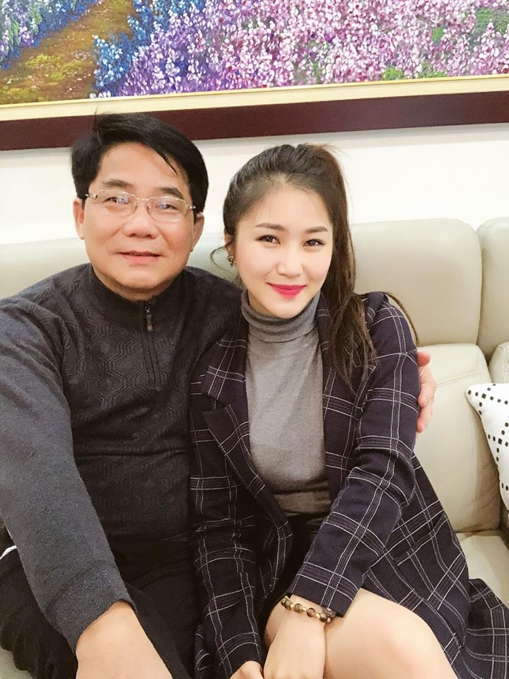 Sao Việt người đi diễn, người hạnh phúc bên gia đình trong 3 ngày Tết 2018 sao viet nguoi di dien nguoi hanh phuc ben gia dinh trong 3 ngay tet 2018