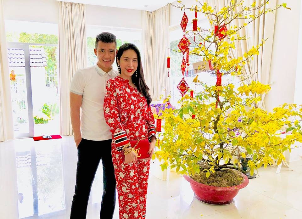 Sao Việt người đi diễn, người hạnh phúc bên gia đình trong 3 ngày Tết 2018 sao viet nguoi di dien nguoi hanh phuc ben gia dinh trong 3 ngay tet 2018