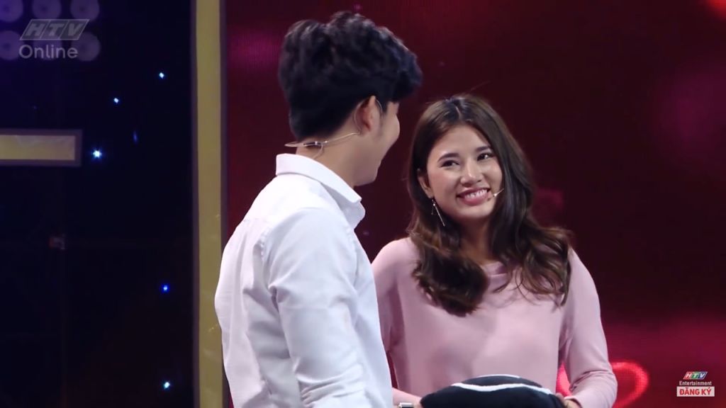 nhu le vi yeu ma den anh xuan hien biet minh cung co rat nhieu nguoi theo duoi