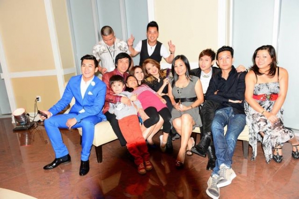 qua khu song chung cu cua my tam cu buoc len cau thang la thay so ma