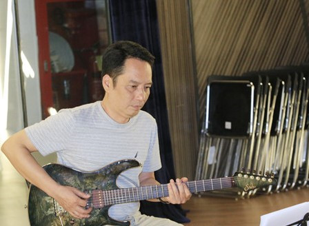 nhac si anh quan dung nghi thoi cua cac diva da sup do
